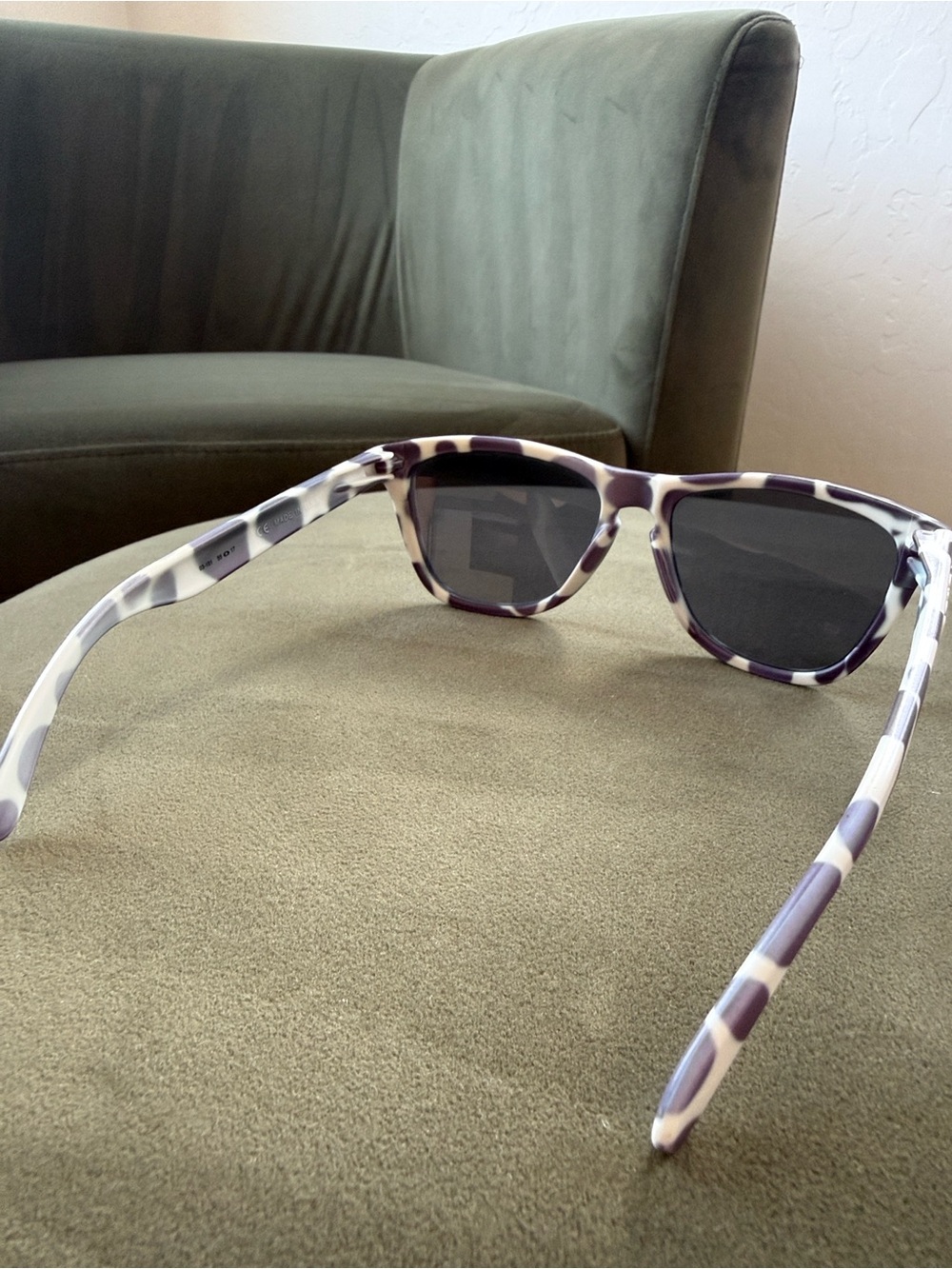 Collectors Oakley Frogskins in limited-edition Dalmatian - Picture 3 of 6